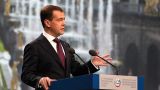 Медведев заявил, что человечество должно договариваться, а не воевать