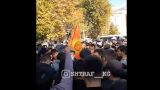 В двух городах Киргизии проходят митинги против Макрона