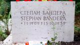 «Нам нужны выборы»: могилу Бандеры в Мюнхене испещрили надписями на украинском