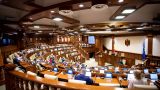Парламент Молдавии в каникулы соберётся на внеочередную сессию — без оппозиции