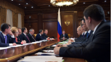 Медведев: Ситуация в экономике России остаётся сложной, но контролируемой