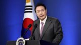 «Ожесточенные выборы» в Южной Корее: президент Юн может стать «хромой уткой» — СМИ