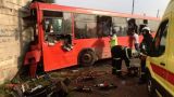 В Перми автобус с пассажирами врезался в магазин, один человек погиб