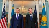 Похлопал по плечу: Блинкен назвал Казахстан лидером во многих глобальных вопросах