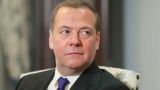 Медведев описал, какими инъекциями Запад стимулирует галлюцинации Зеленского