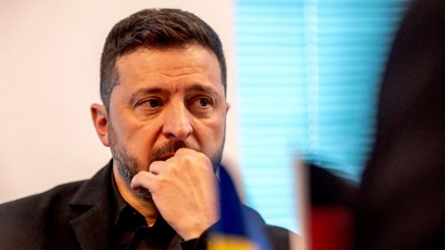 Простая пластиковая бутылка подвела Зеленского под новый скандал
