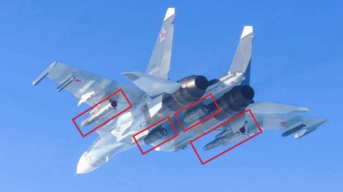 Опубликованы фото российских Су-30СМ2 над Балтикой с необычным вооружением