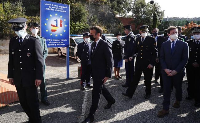 Франция не откажется от собственных ценностей и будет сражаться с терроризмом — Макрон