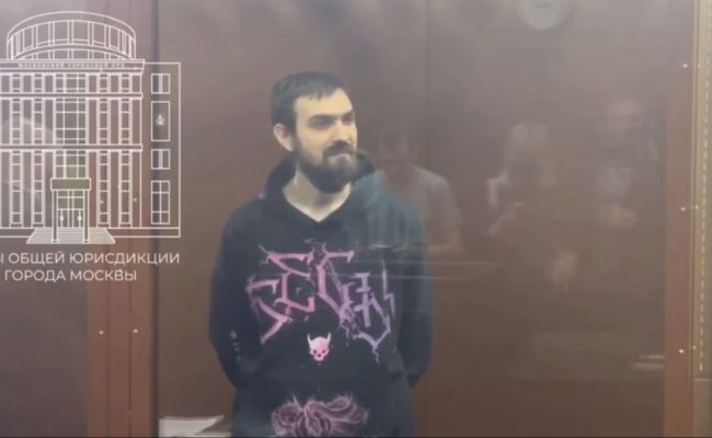 Пошутившему о «скейтере без ног» комику продлили арест на полгода