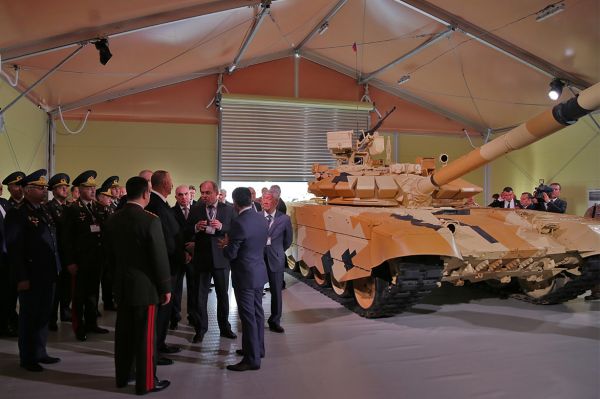 УВЗ впервые представил мобильный центр по обслуживанию танков на выставке ADEX-2016 в Баку
