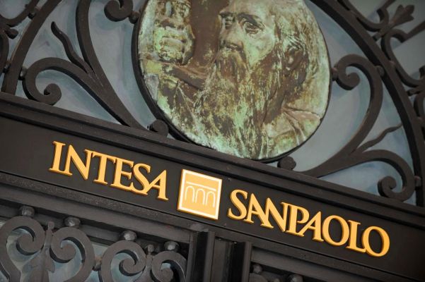 Intesa Sanpaolo приобретет за 1 евро здоровые активы 2-х проблемных банков Италии