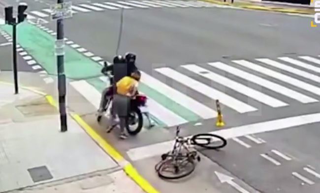 Аргентинский похититель мобильников от россиянки не ушел: вцепилась намертво Аргентинский похититель мобильников от россиянки не ушел: вцепилась намертво