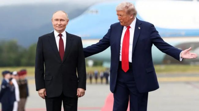 Трамп поменял тон в общении с Путиным — Bloomberg