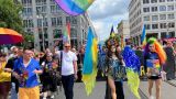 В Берлине состоялся ЛГБТ-парад в котором прошла колонна украинцев — DW*