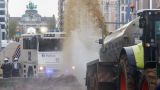 Бельгийские фермеры «угостили» полицию жидким навозом