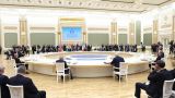 Для лидеров стран СНГ исполнили написанную экс-президентом Киргизии песню