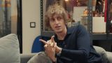 Российский блогер дал «год зарплаты» врезавшемуся в него курьеру в Европе