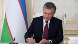 Мирзиёев подписал закон, позволяющий отстранять от работы не прошедших вакцинацию