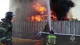 К тушению горящего резервуара в Ростовской области подключился пожарный поезд