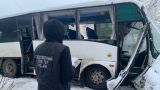 Отказали тормоза: в Саратове пассажирский автобус въехал во двор жилого дома