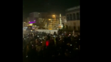 Жители Тегерана собрались на центральной площади города наблюдать за работой ПВО