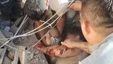 В Колумбии отец спас двухмесячного сына, прикрыв от обломков своим телом