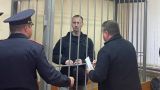 Избивший российского полицейского американец попросил не сажать его в тюрьму
