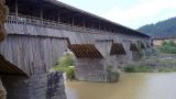 Пожар уничтожил 900-летний деревянный мост в Китае