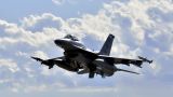 Истребитель F-16 упал в США