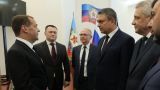 Медведев посетил ЛНР и встретился с главами республик Донбасса
