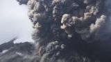 Вулкан Безымянный на Камчатке присыпал пеплом два населенных пункта