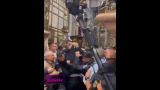 Израильские силовики выволокли охранника генконсула Греции из храма Гроба Господня