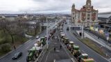 В центре Праги — сотни тракторов