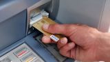В Москве пять человек через банкоматы обналичили 1 млрд рублей