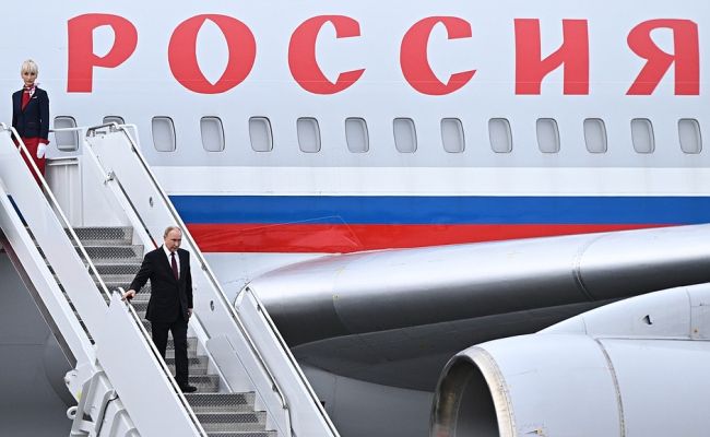 Делегация России привезла на Аляску чемоданы долларов