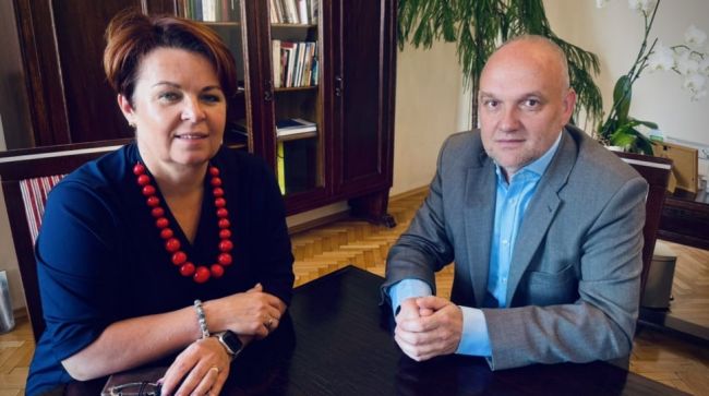 Мэрия польского городка отказалась возвращать на ратушу украинские флаги
