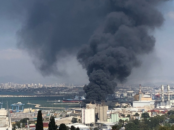 Vatra u slastičarnici u Haifi. 36 bitaka se bori s vatrom. Zatvorene su mnoge autoceste