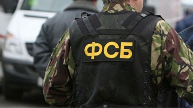 Замначальника управления ФСБ по Сочи упал с крыши 16-этажного дома Замначальника управления ФСБ по Сочи упал с крыши 16-этажного дома